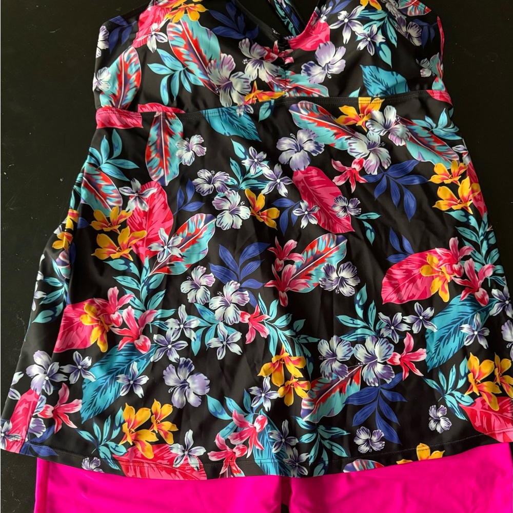 Women's Plus size swim‎ top/short.